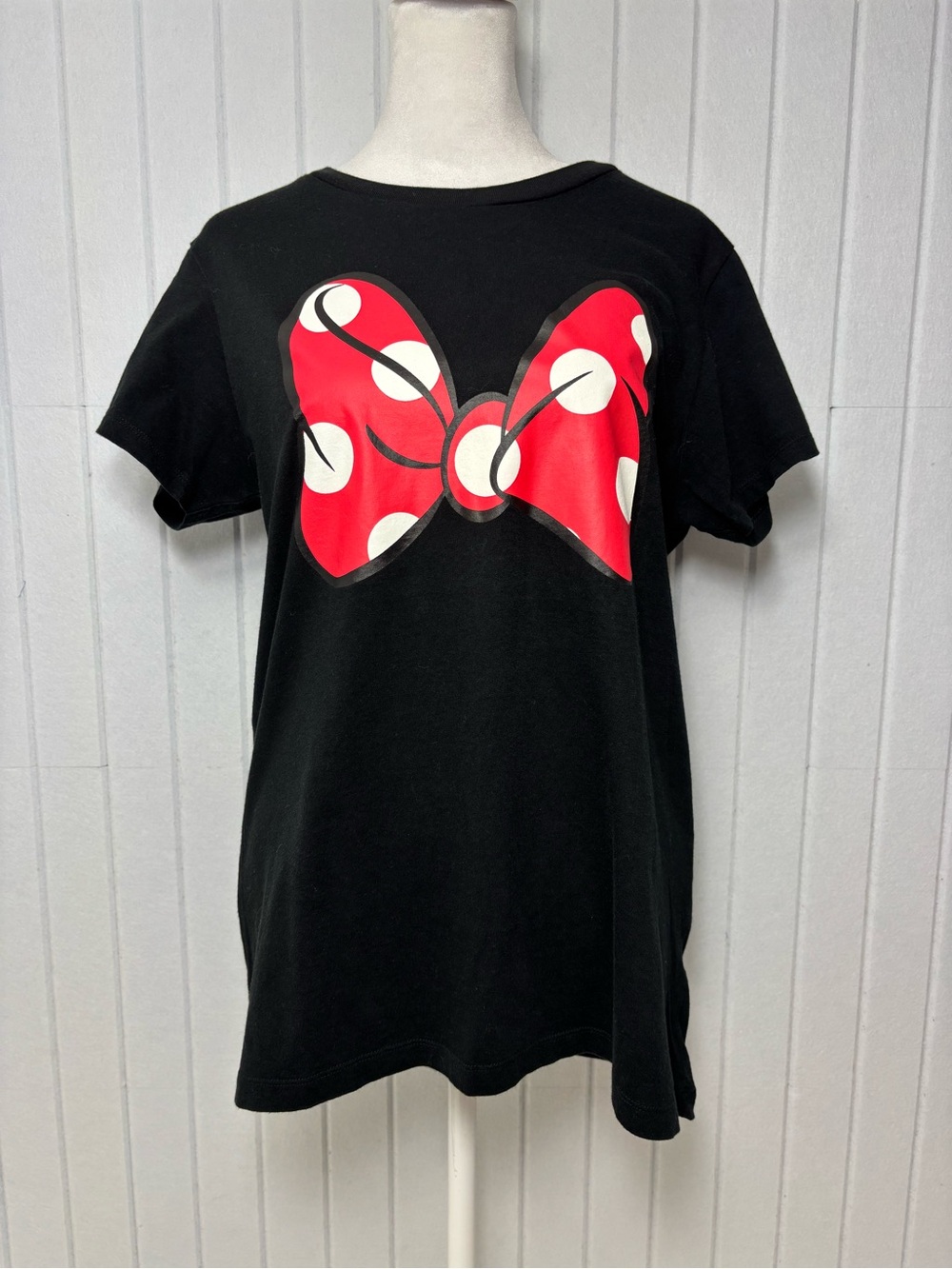 Uniqlo Disney Mini Mouse Cotton Black Tee with Red Polka Dot Bow‎ Graphic Size L